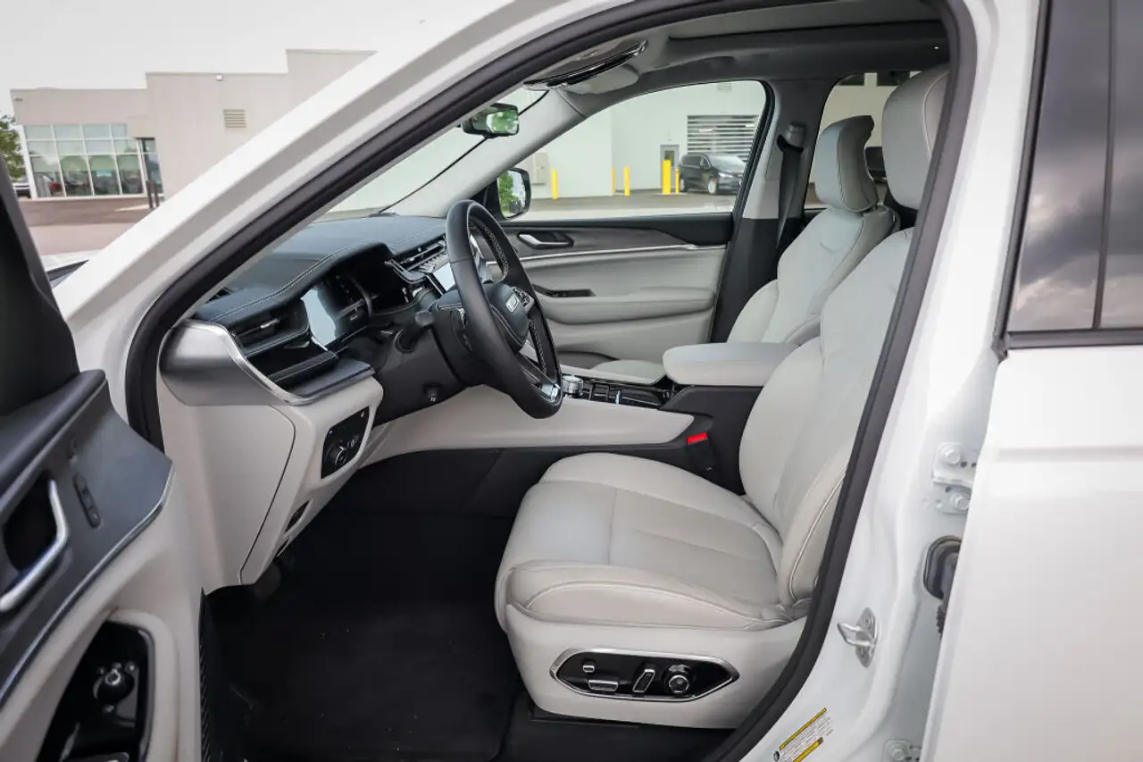 Jeep Grand Cherokee photo Jeep Grand Cherokee