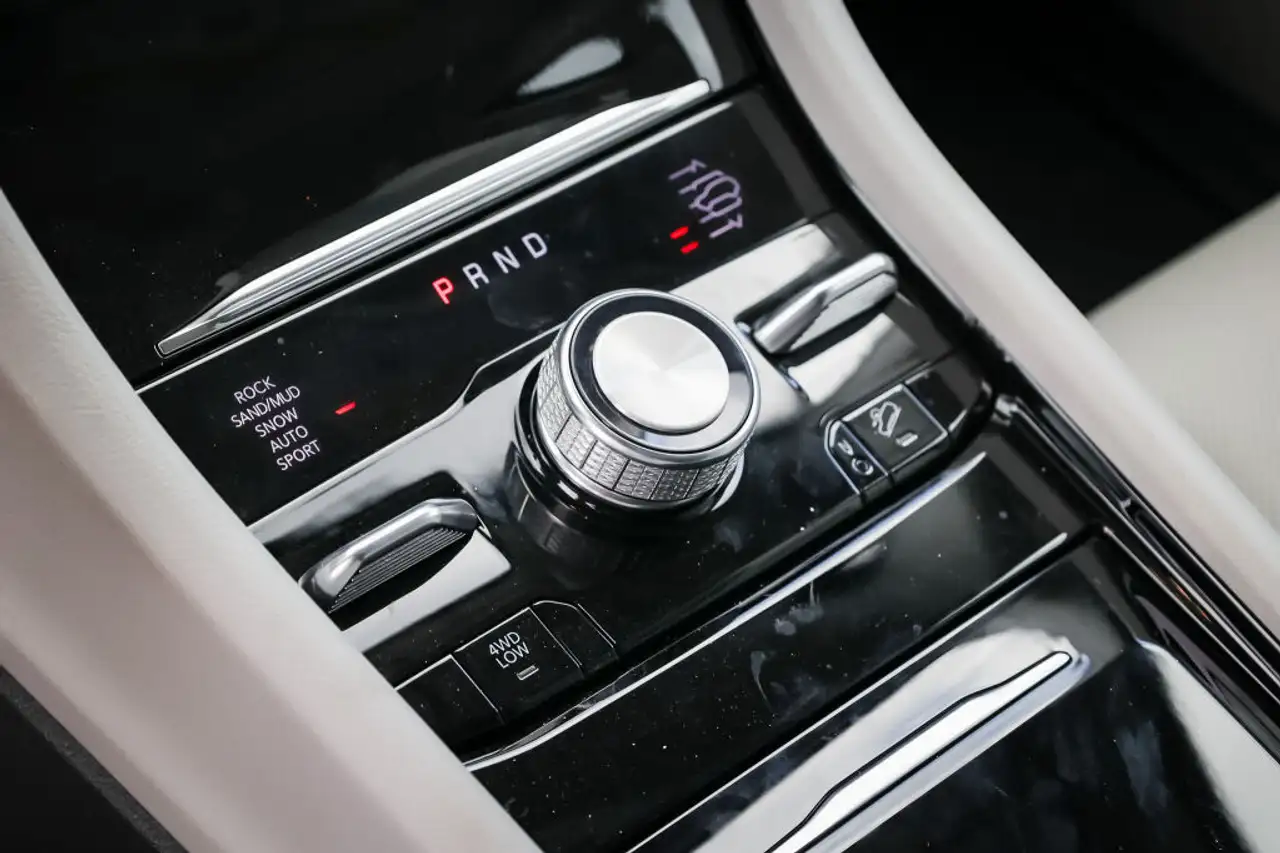 Jeep Grand Cherokee photo Jeep Grand Cherokee