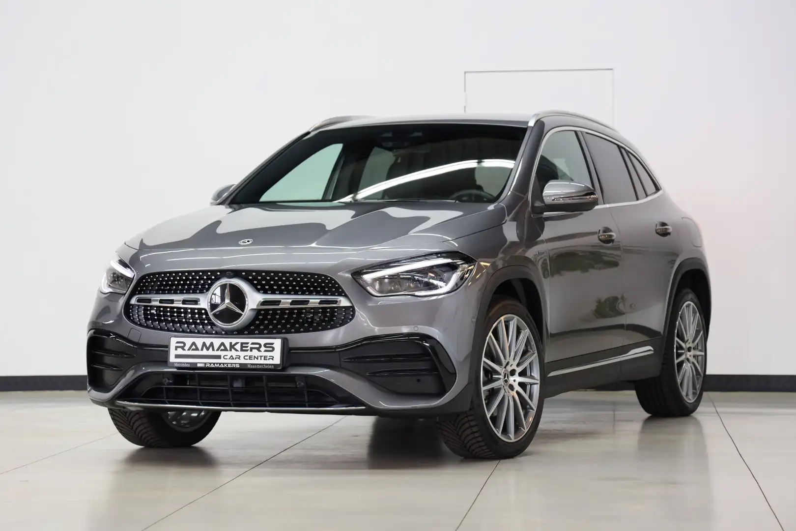 Mercedes-Benz GLA 250 e AMG Line 20" Camera Trekhaak MULTIBEAM-LED Gris - 1