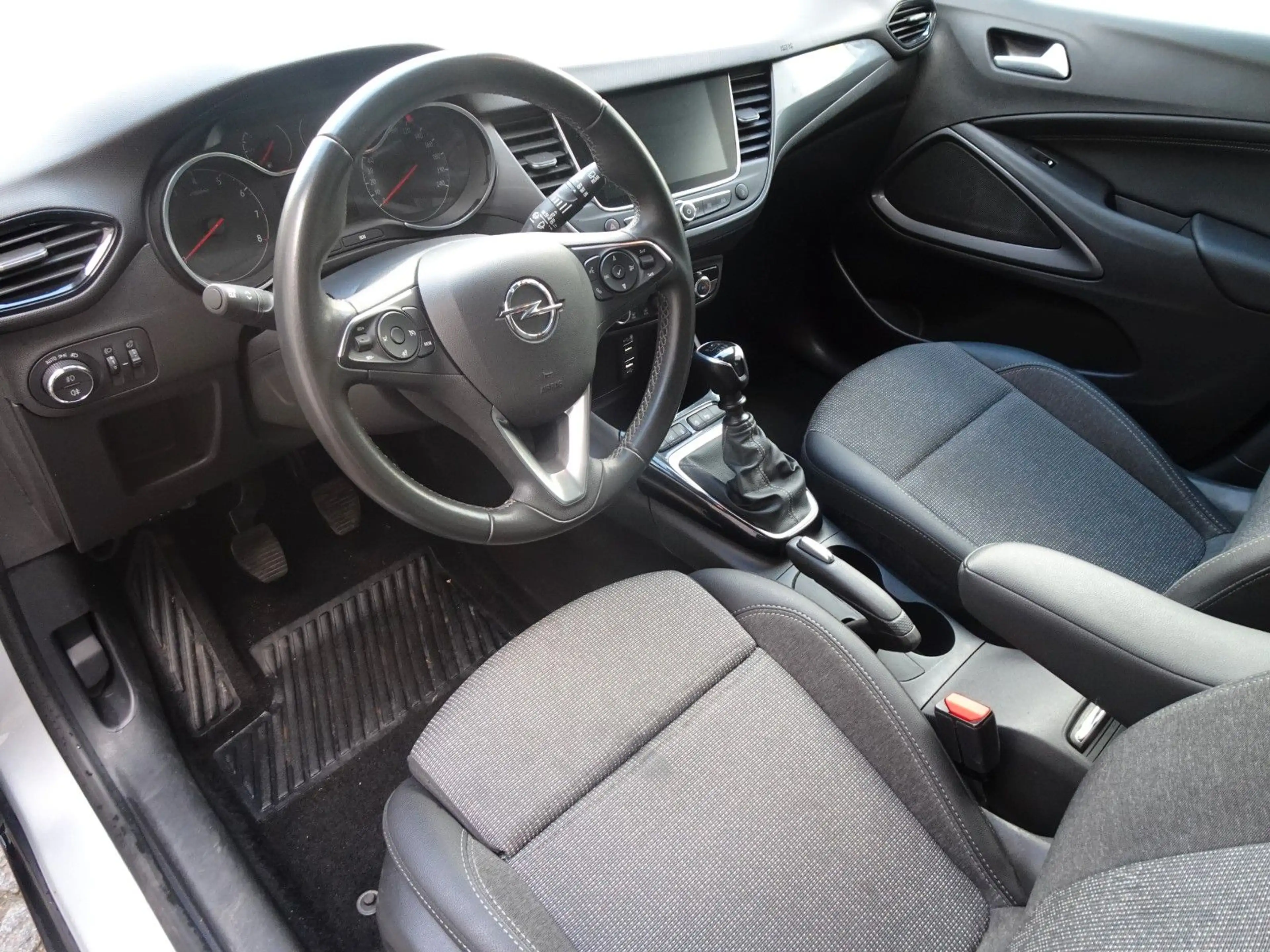 Opel Crossland X Elegance Paket 1.2, 81kW-NAV-LED — photo 9