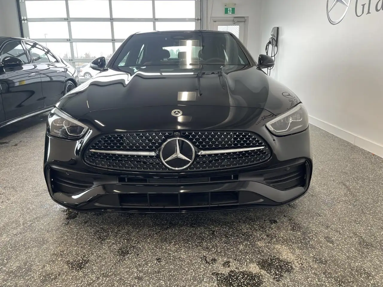 Mercedes-Benz C-Class снимка Mercedes-Benz C-Class