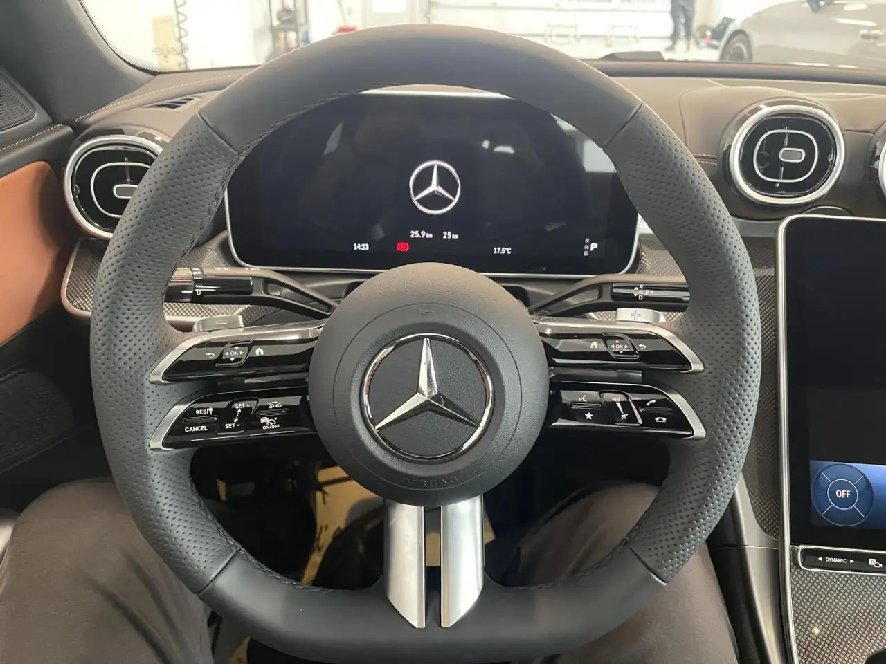 Mercedes-Benz C-Class снимка Mercedes-Benz C-Class