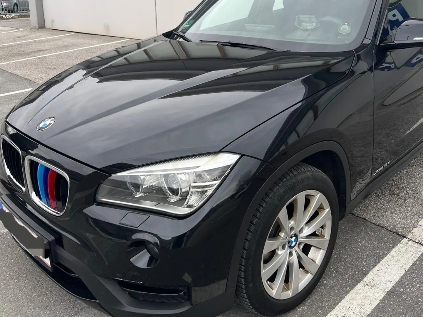 BMW X1 xDrive18d Österreich-Paket Aut. Schwarz - 1