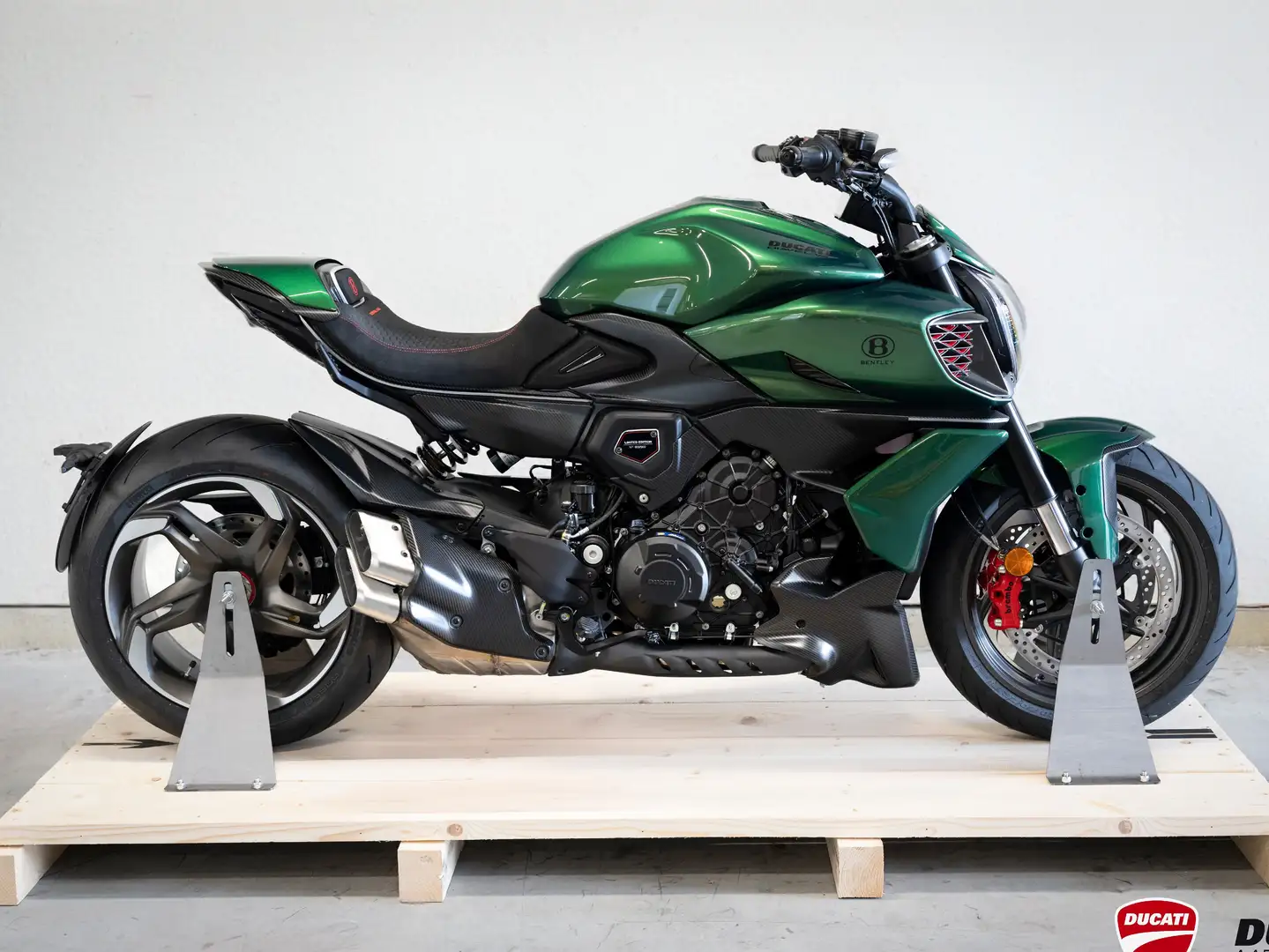 Ducati Diavel Bentley Verde - 1