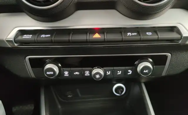 Audi Q2 view 13