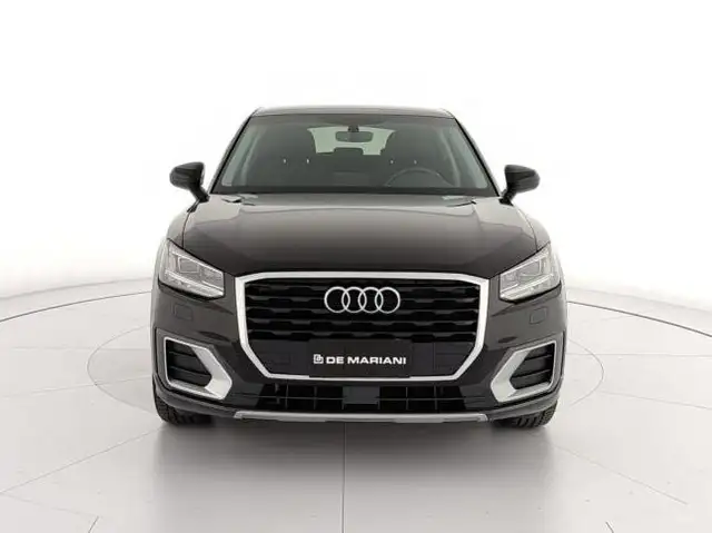 Audi Q2 view 8