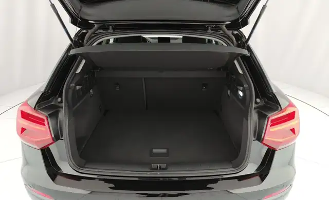 Audi Q2 view 9