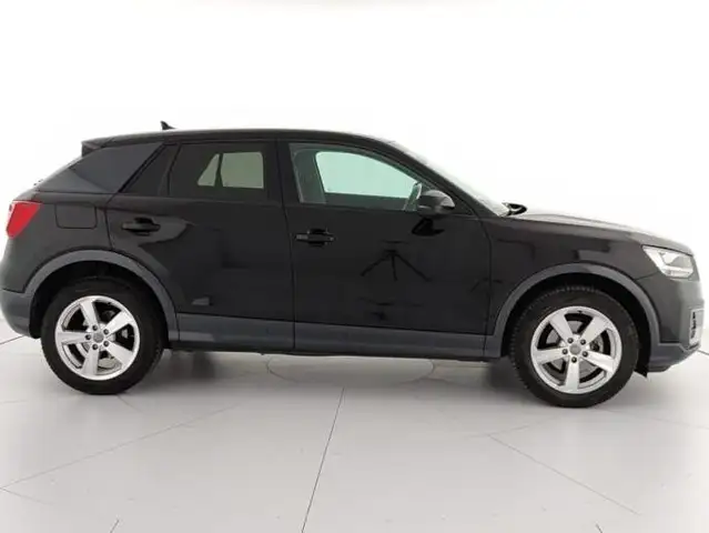 Audi Q2 view 6