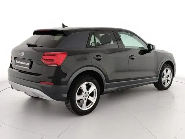 Audi Q2 view 5
