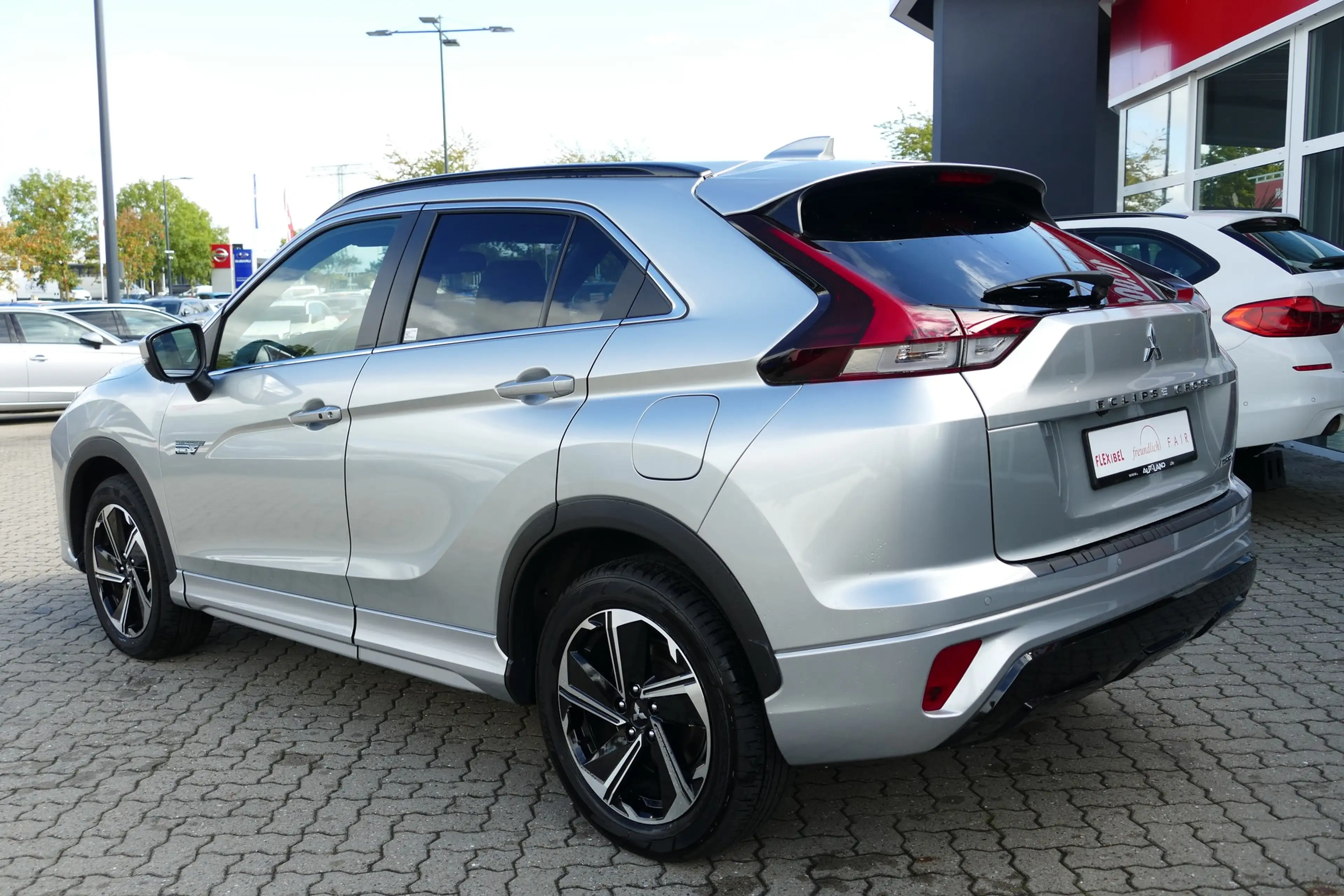 Mitsubishi Eclipse Cross 2.4 Hybrid Top 4WD AWD ACC 360° — photo 3