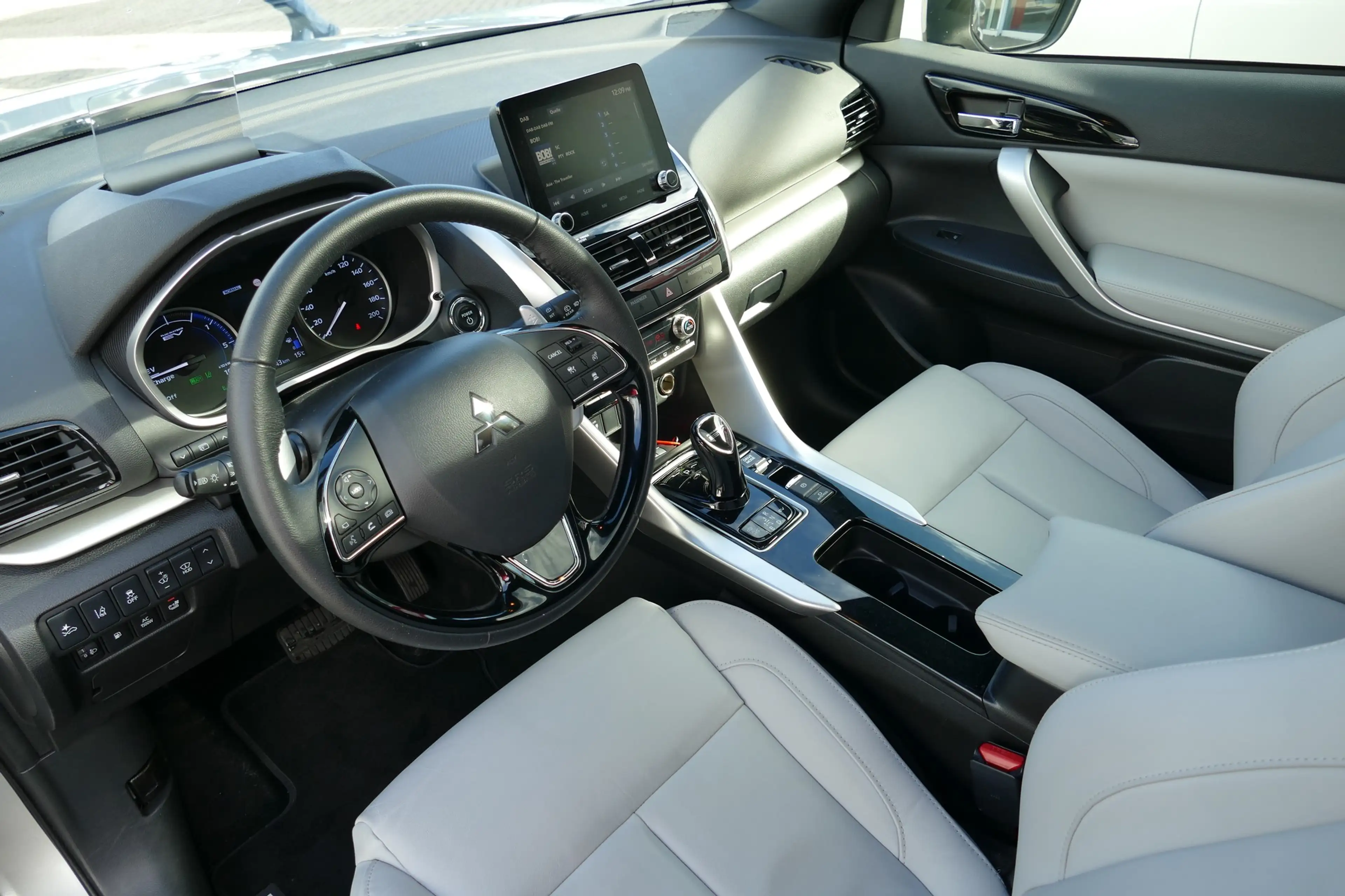 Mitsubishi Eclipse Cross 2.4 Hybrid Top 4WD AWD ACC 360° — photo 8