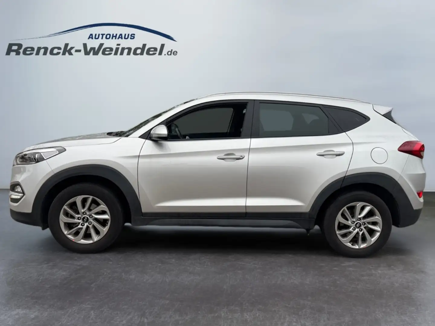 Hyundai TUCSON Intro Edition Navi Mehrzonenklima Fahrerprofil DAB Ezüst - 2