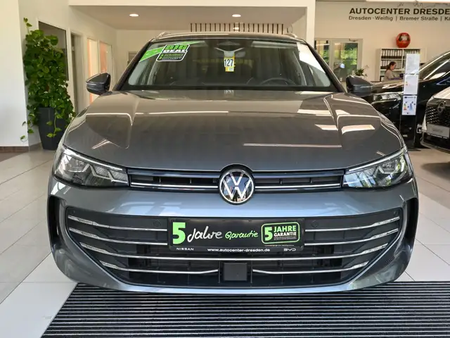 Volkswagen Passat view 5