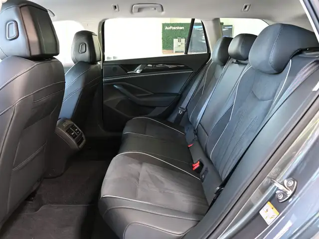 Volkswagen Passat view 15