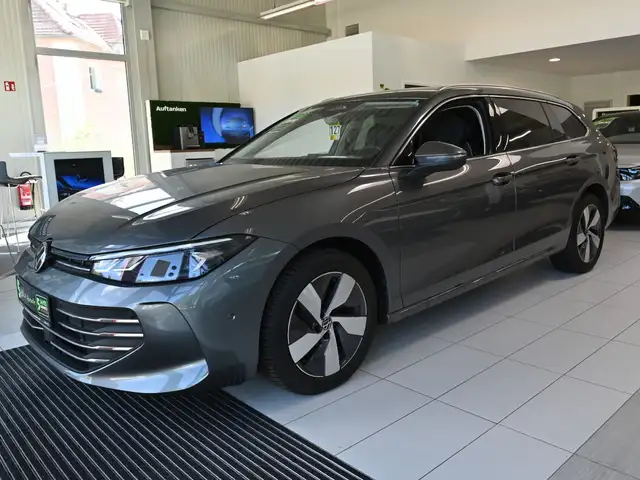 Volkswagen Passat view 8