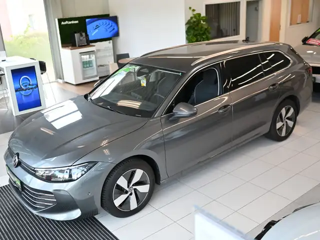 Volkswagen Passat view 2