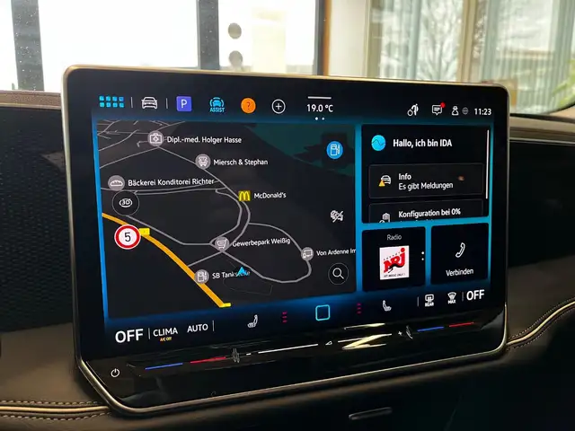 Volkswagen Passat view 20
