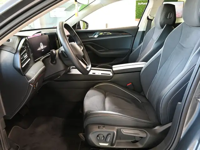 Volkswagen Passat view 14
