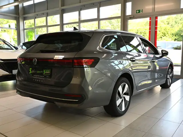 Volkswagen Passat view 10