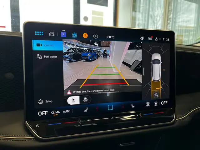 Volkswagen Passat view 19