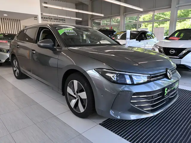 Volkswagen Passat view 7