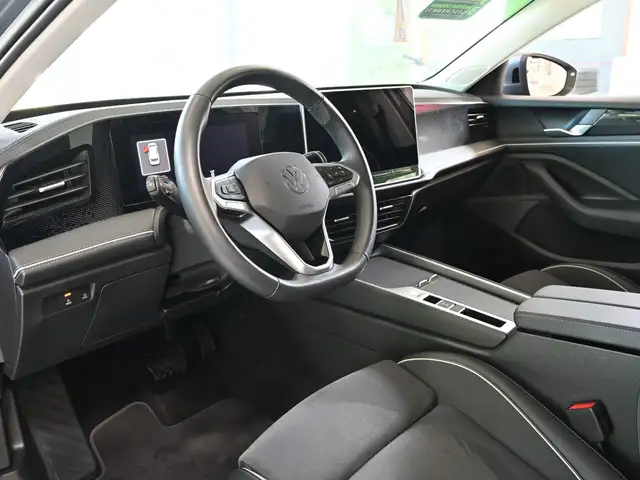 Volkswagen Passat view 12