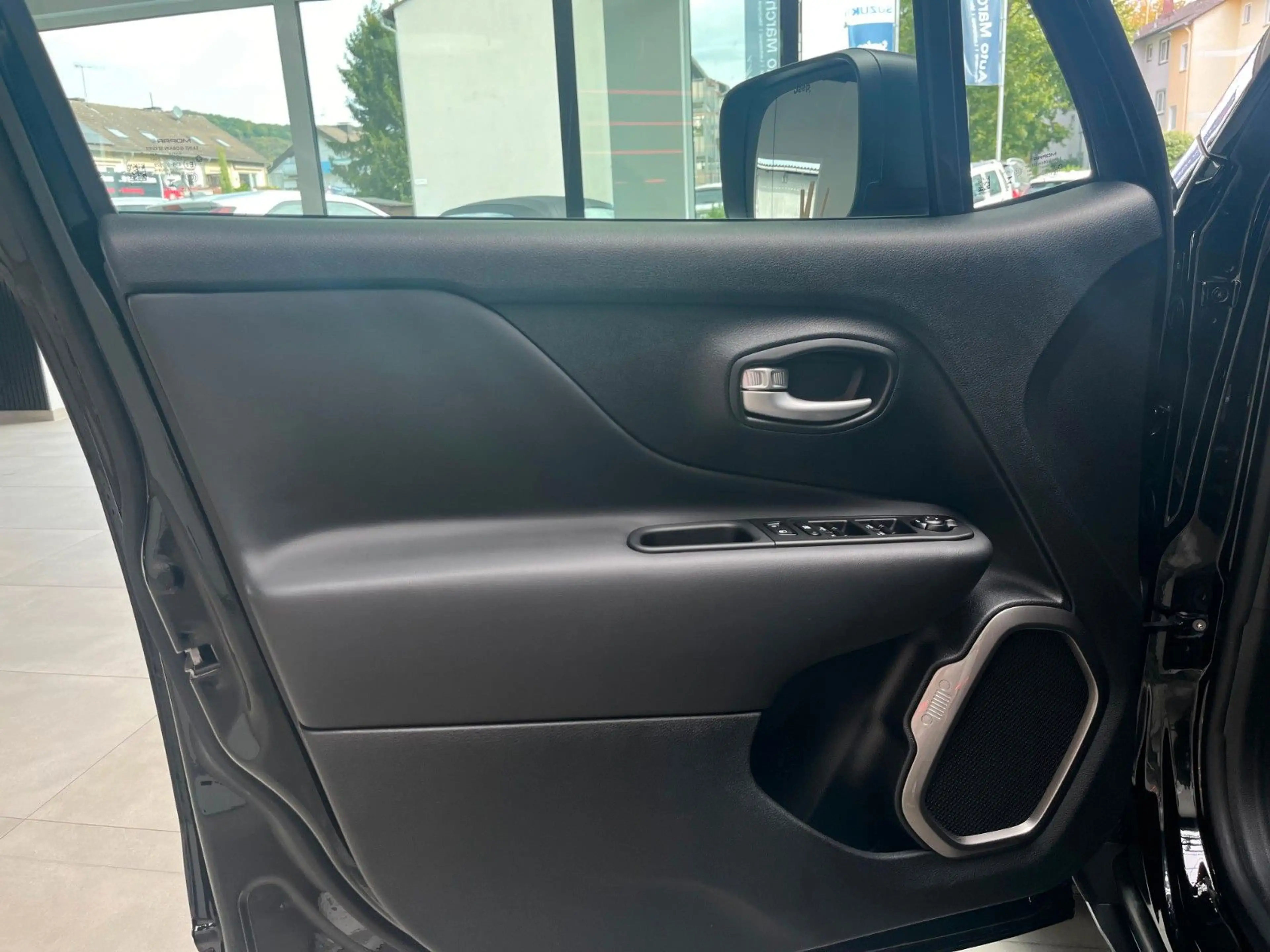Jeep Renegade 1.5 Mild-Hybrid FWD Summit*Pano*Leder — photo 13