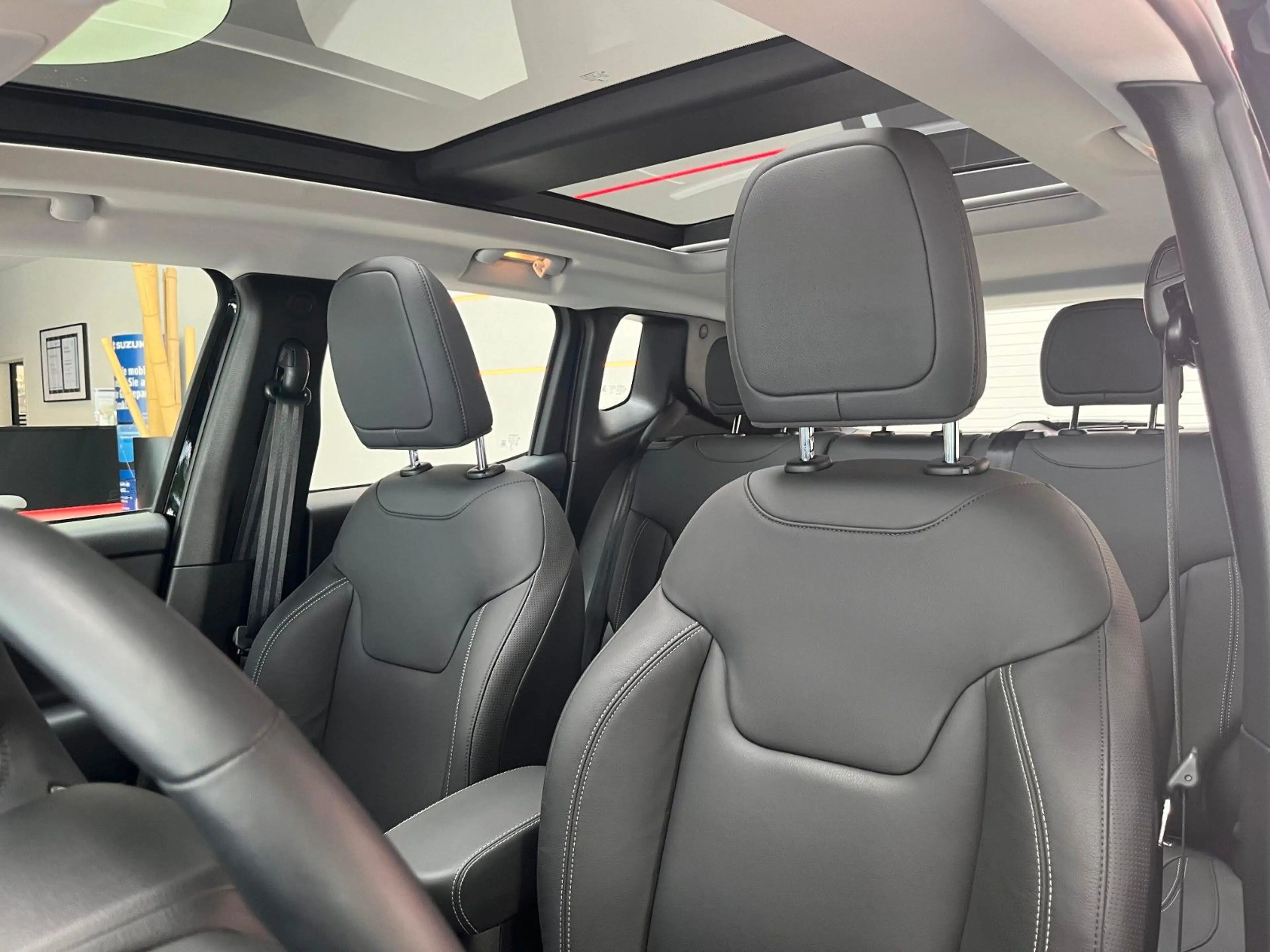 Jeep Renegade 1.5 Mild-Hybrid FWD Summit*Pano*Leder — photo 10