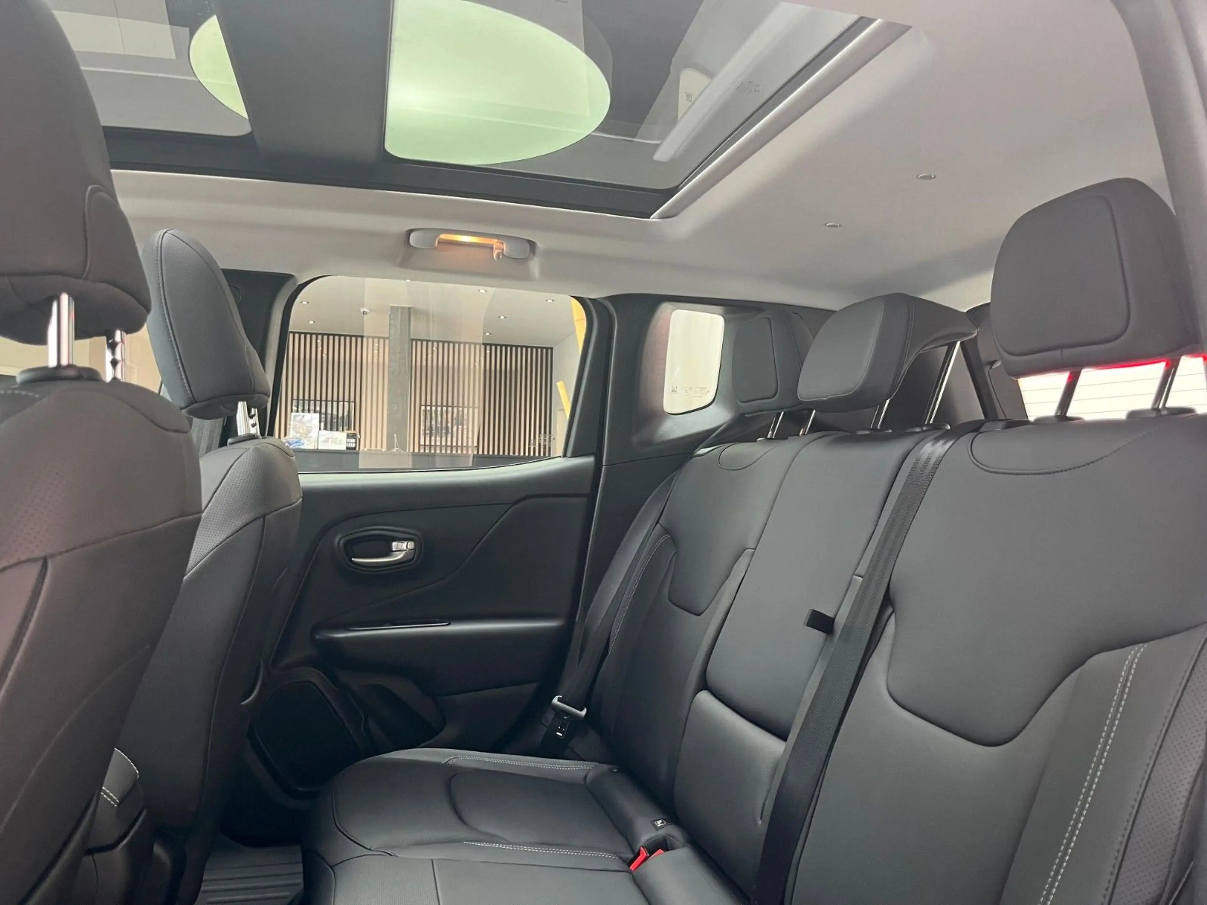 Jeep Renegade 1.5 Mild-Hybrid FWD Summit*Pano*Leder — photo 12