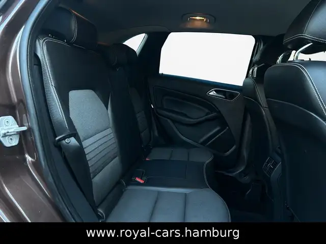 Mercedes-Benz B Class view 12