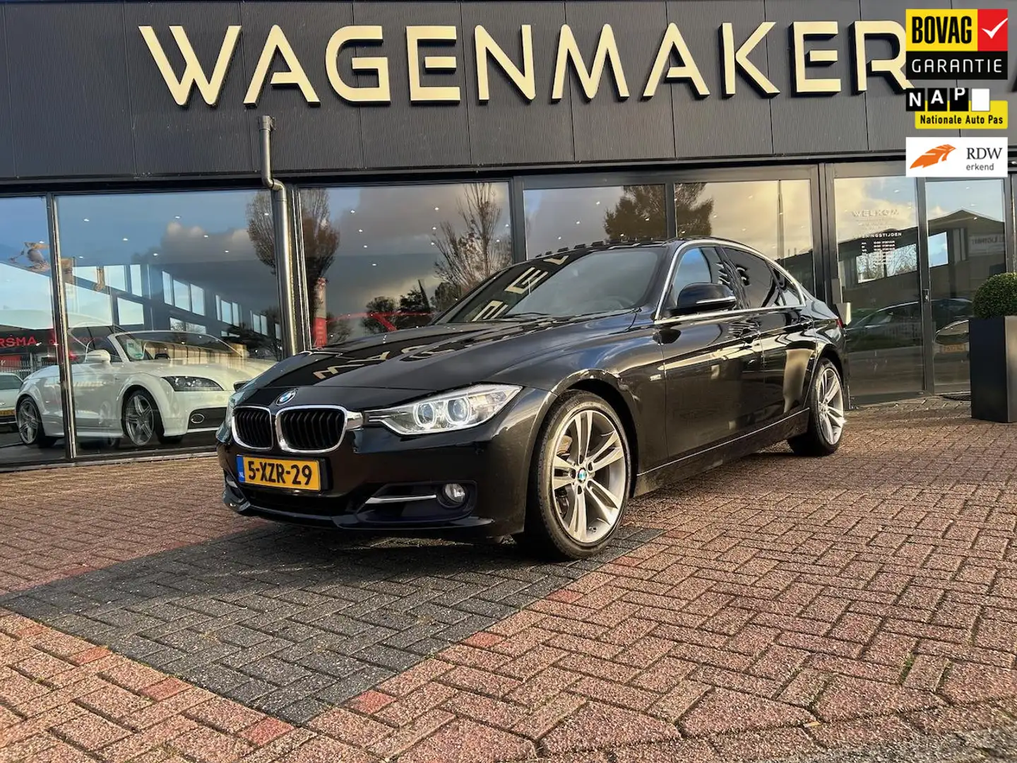 BMW 320 3-serie 320i High Executive AUT|Leder|Cruis|NAVI|D Schwarz - 1