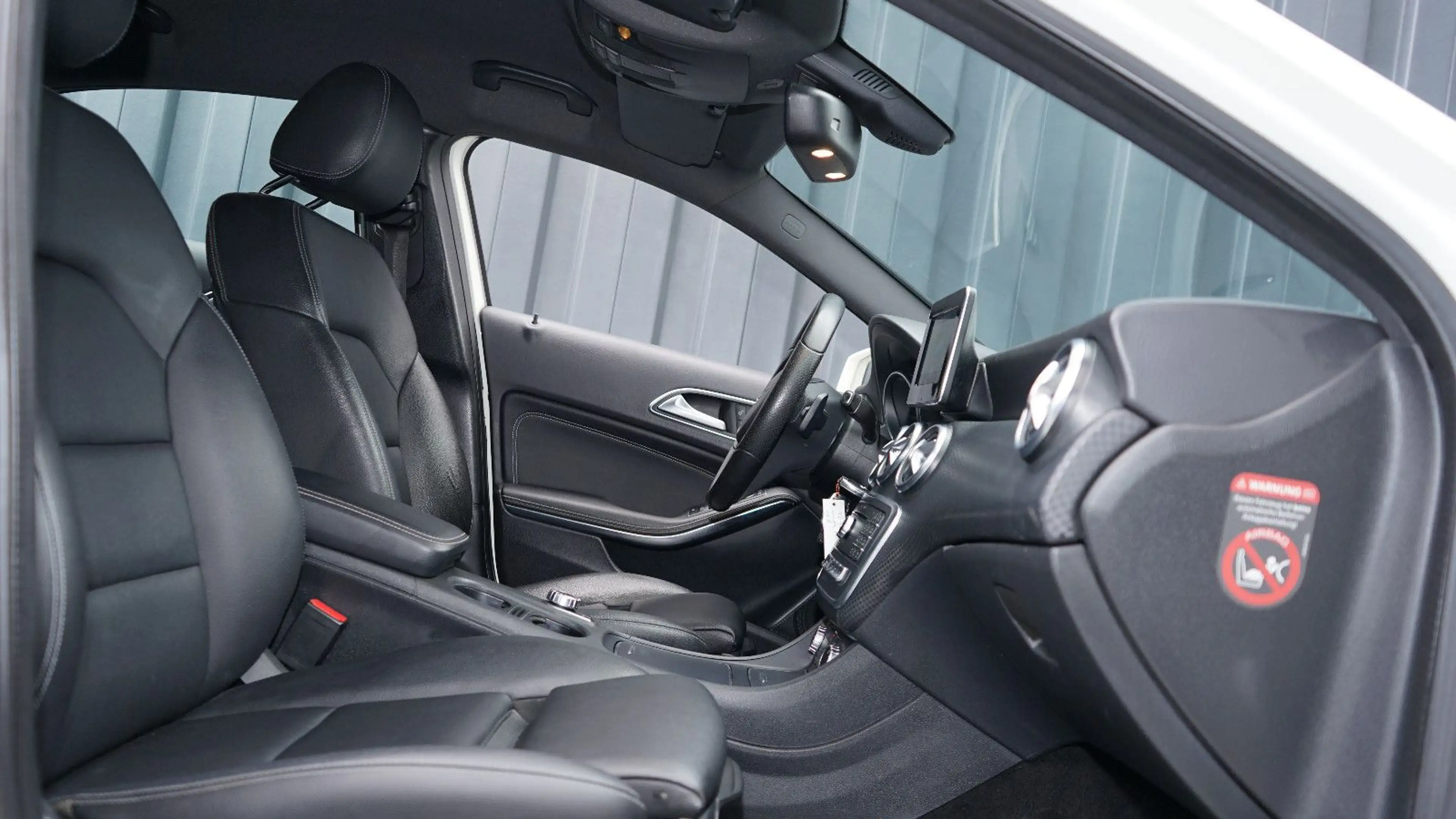 Mercedes-Benz A 200 *NAVI*LED-SCHEINWERFER*LEDER* — photo 7