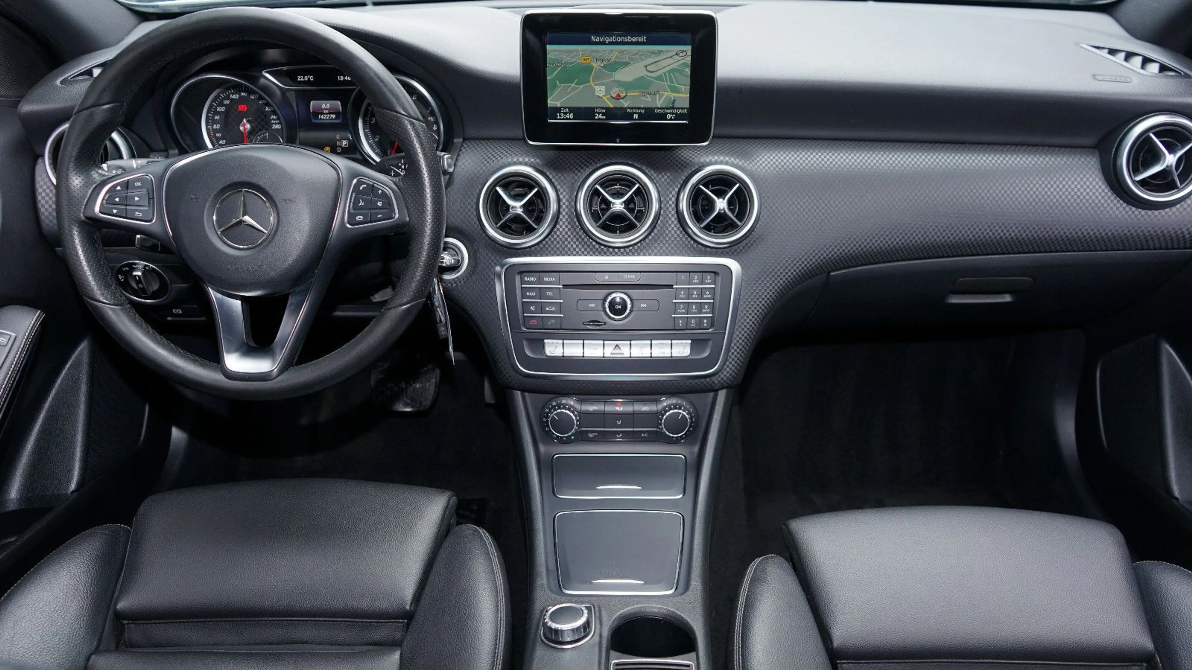 Mercedes-Benz A 200 *NAVI*LED-SCHEINWERFER*LEDER* — photo 4