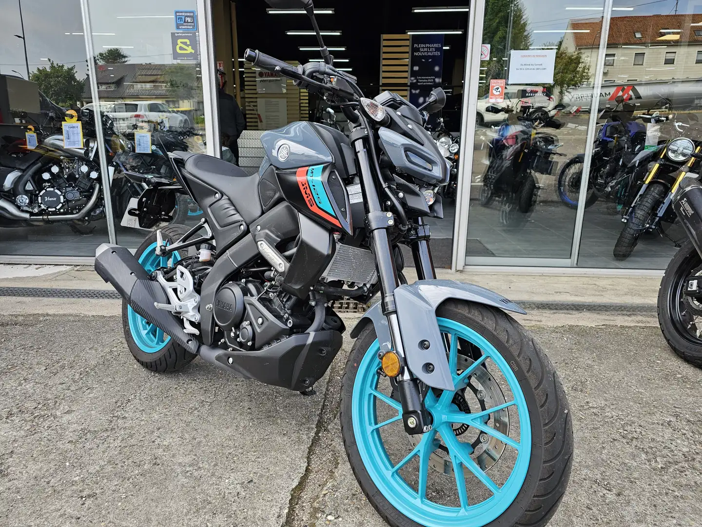 Yamaha MT-125 Gri - 2