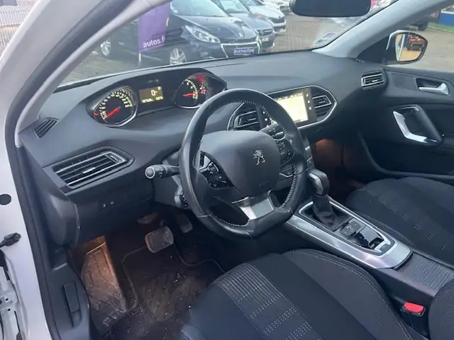 Peugeot 308 view 5