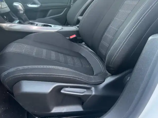 Peugeot 308 view 9