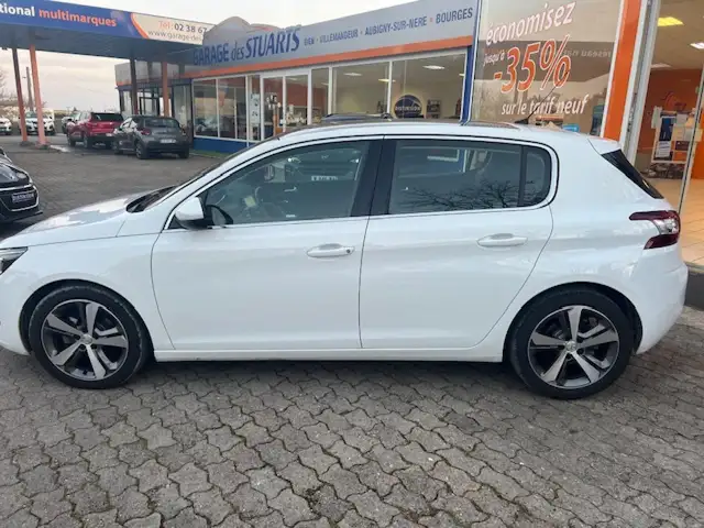 Peugeot 308 view 3