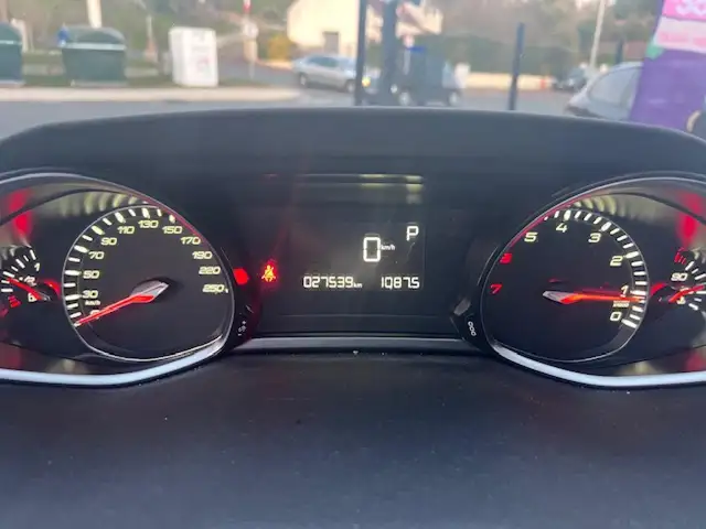 Peugeot 308 view 11