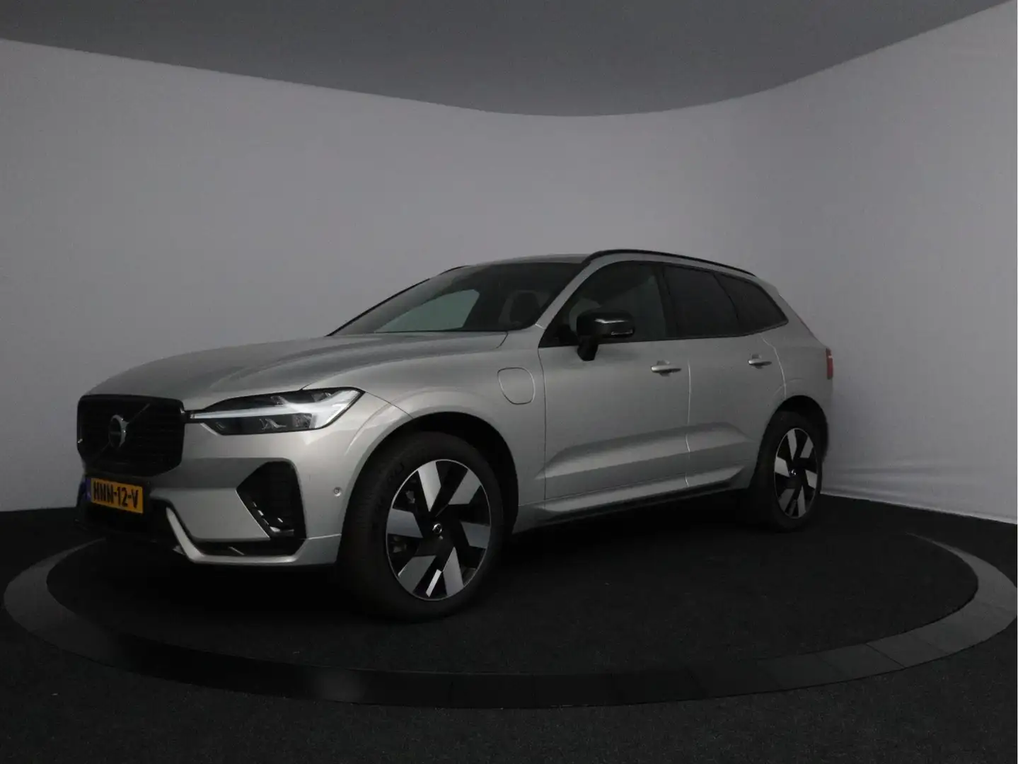 Volvo XC60 2.0 T8 Plug-in hybrid AWD Plus Dark | 455pk Grijs - 2