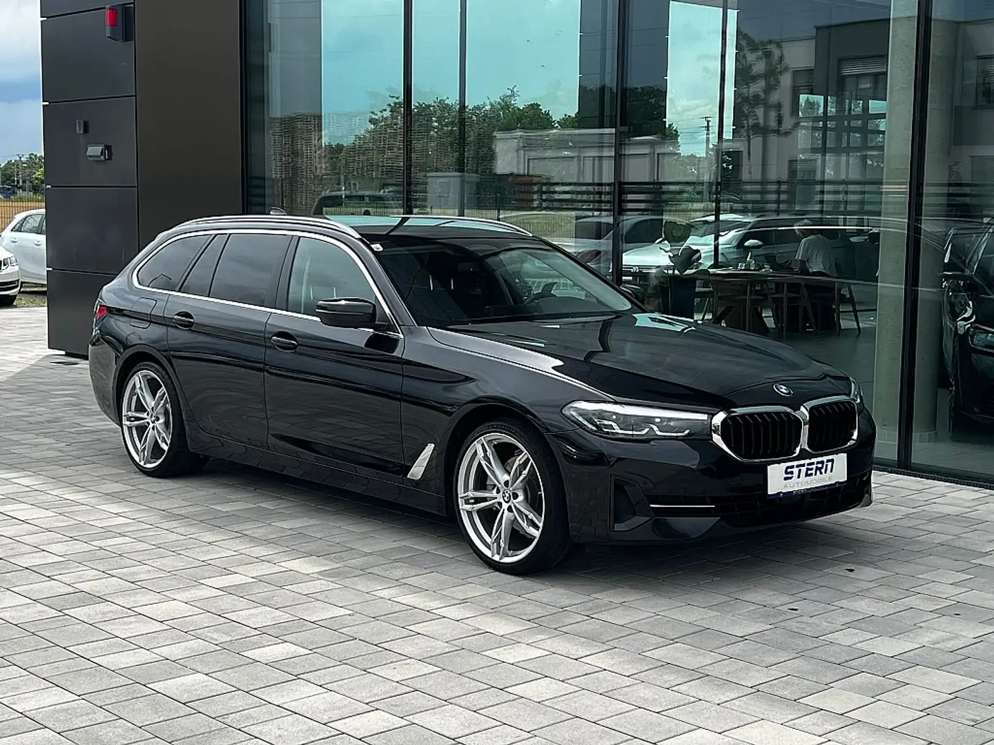 BMW 520 d 48 V Touring Aut. *Bowers & Wilkins*Ambiente* Schwarz - 1
