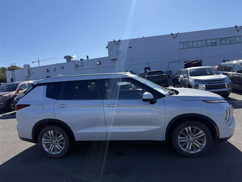 2022 Mitsubishi Outlander SE — снимка 1