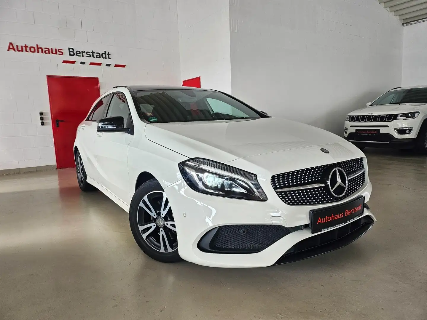Mercedes-Benz A 200 AMG*NIGHT-PAKET*PANORAMA*NAVI*LED*LEDER Wit - 1