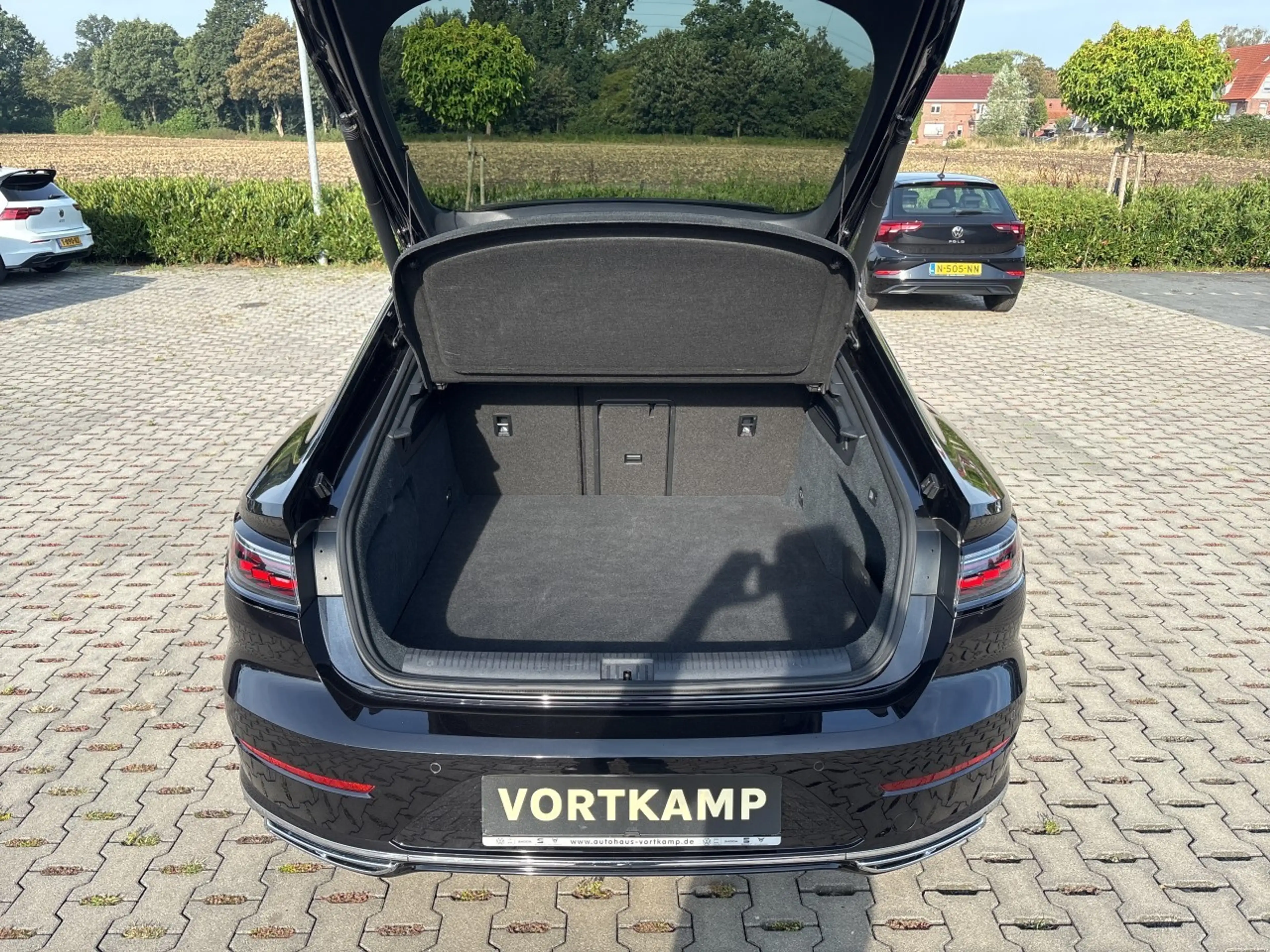 Volkswagen Arteon R-Line eHybrid Pano/AHK/StdHzg/IQLight — photo 11