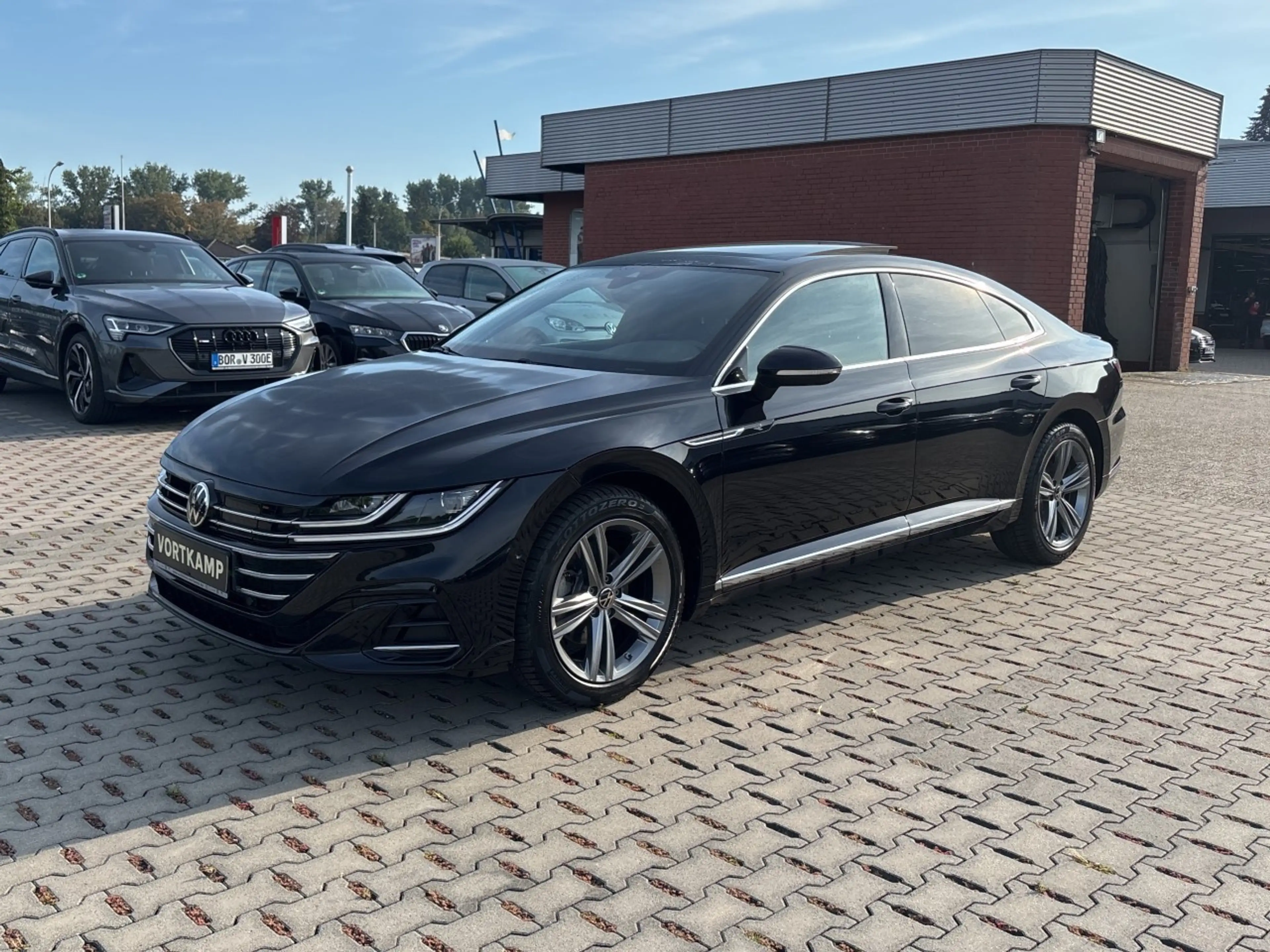 Volkswagen Arteon R-Line eHybrid Pano/AHK/StdHzg/IQLight — photo 2