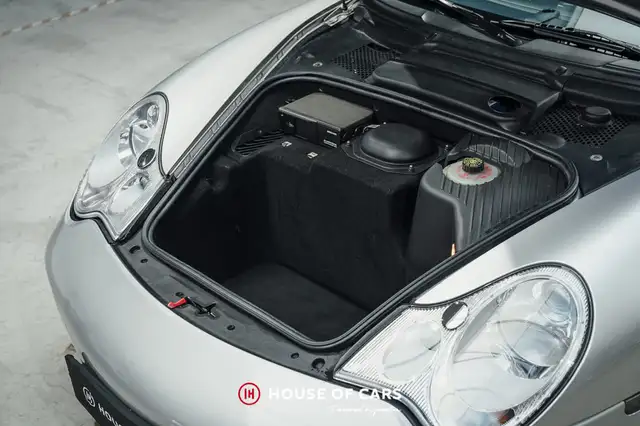 Porsche 911 view 12