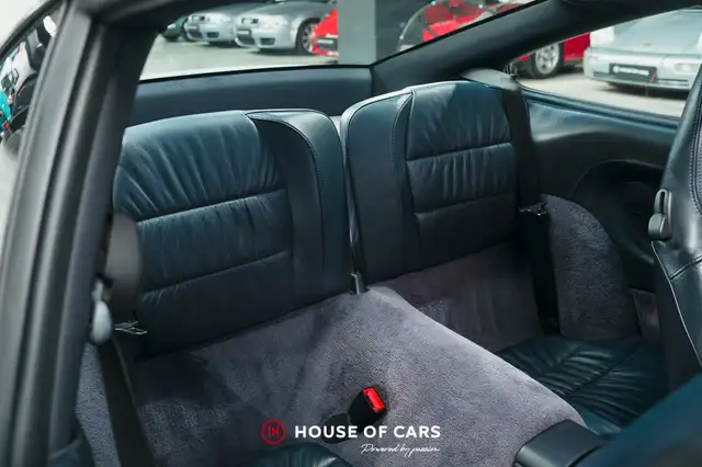 Porsche 911 view 18