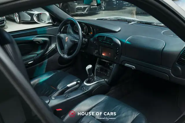 Porsche 911 view 16