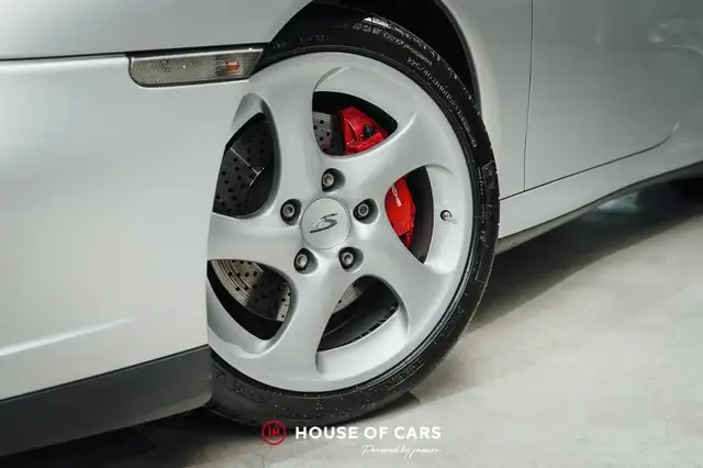 Porsche 911 view 11