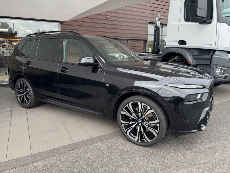 BMW X7 xDrive40d/MPaket/23"/PanoSky/Soft/Integral — photo 3