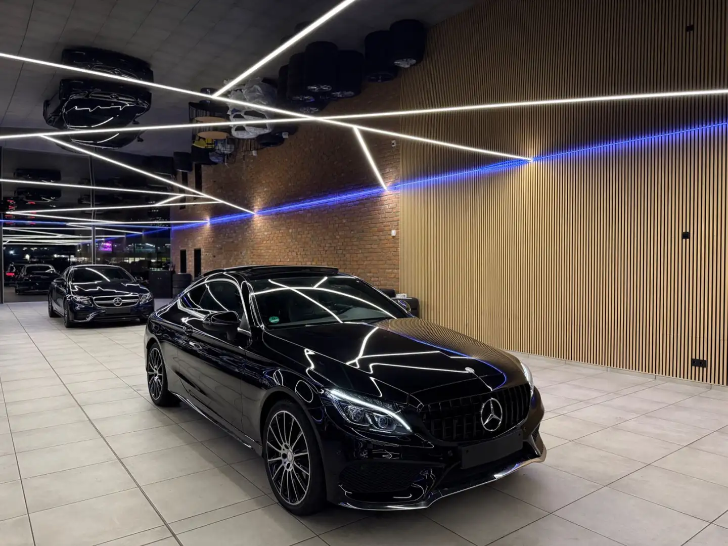 Mercedes-Benz C 300 C300 Coupe*AMG LINE*2.HAND*PANO*ILS*RFK*SPUR*TOP Noir - 2